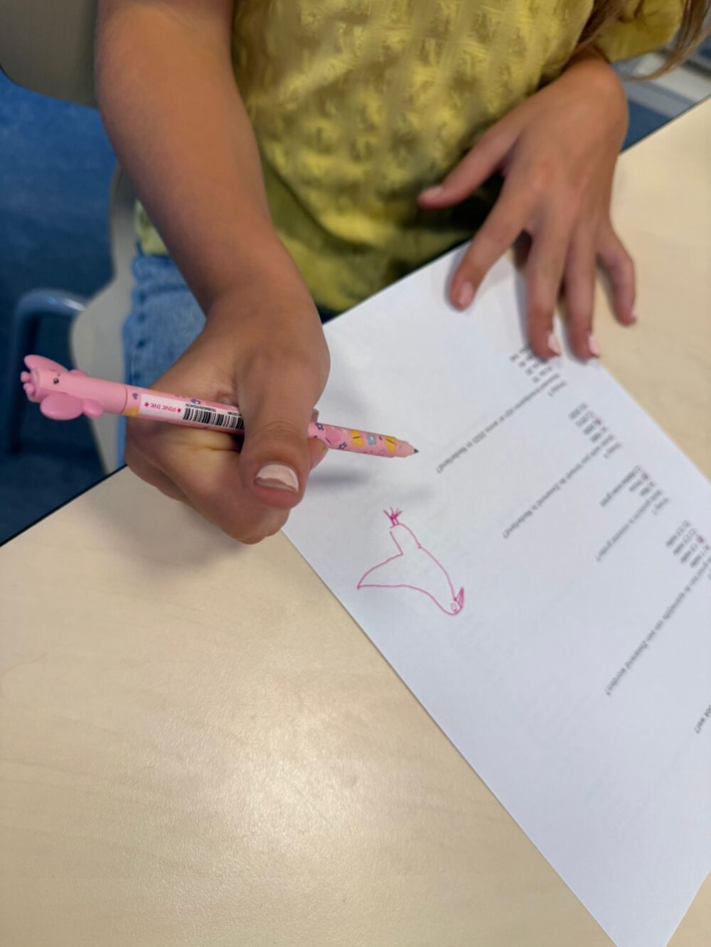 Leerling werkt aan een opdracht tijdens de gastles