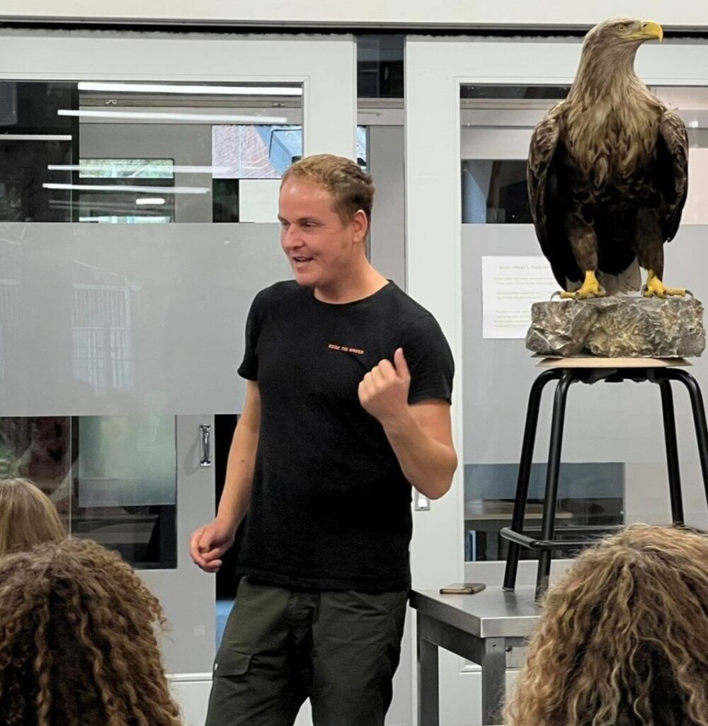 Ruben Meijer vertelt voor de klas
