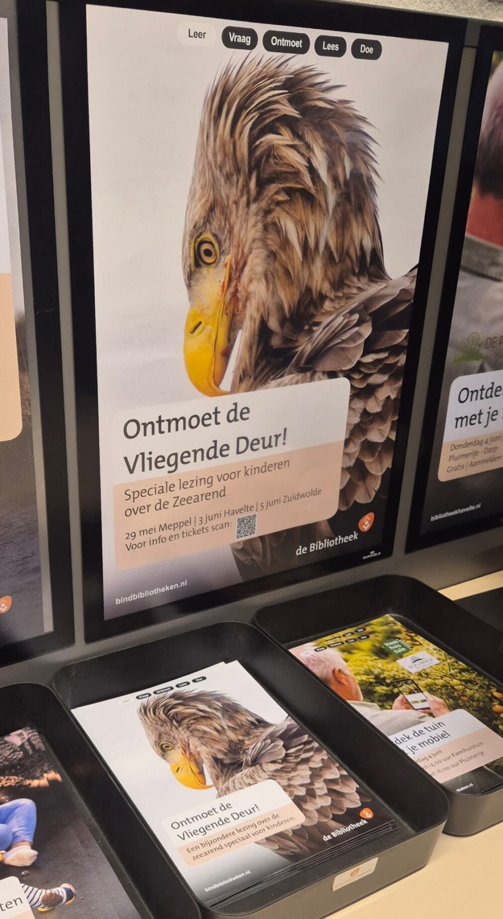 Poster van de voorstelling Ontmoet de Vliegende Deur